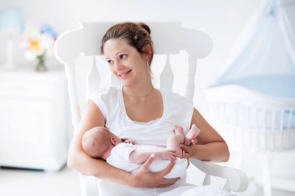 哺乳期妈妈乳腺炎高烧可以继续喂奶吗
