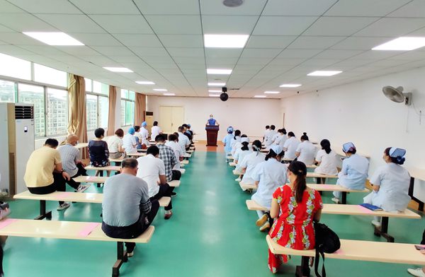 肇庆西江医院组织新冠防控学习培训