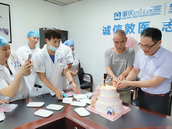 肇庆西江医院举办医师节欢庆会 肇庆西江医院举办医师节欢庆会