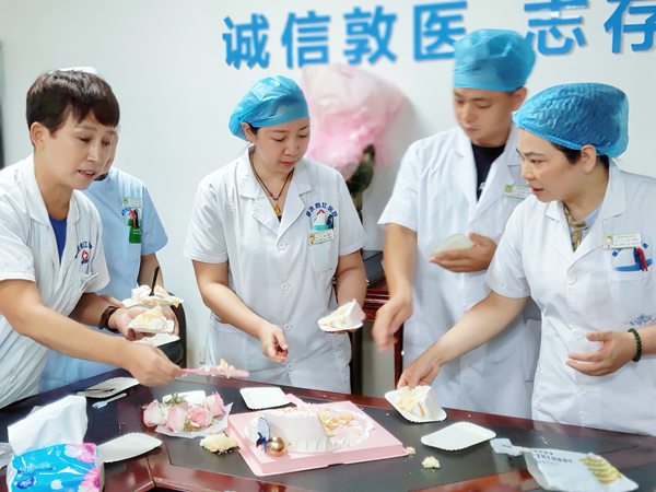 肇庆西江医院举办医师节欢庆会 肇庆西江医院举办医师节欢庆会