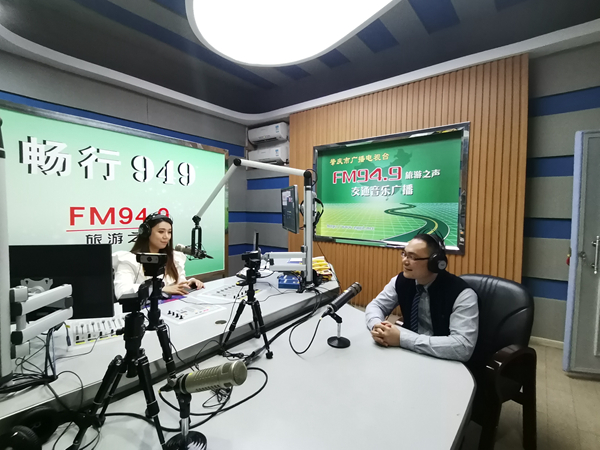 我院副院长作客肇庆电台《有闻有路》节目讲解“暖心行动”公益项目 我院副院长作客肇庆电台《有闻有路》节目讲解“暖心行动”公益项目