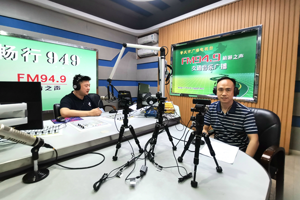 肇庆西江医院男科中心主任刘武江博士参加电视台节目访谈 肇庆西江医院男科中心主任刘武江博士参加电视台节目访谈
